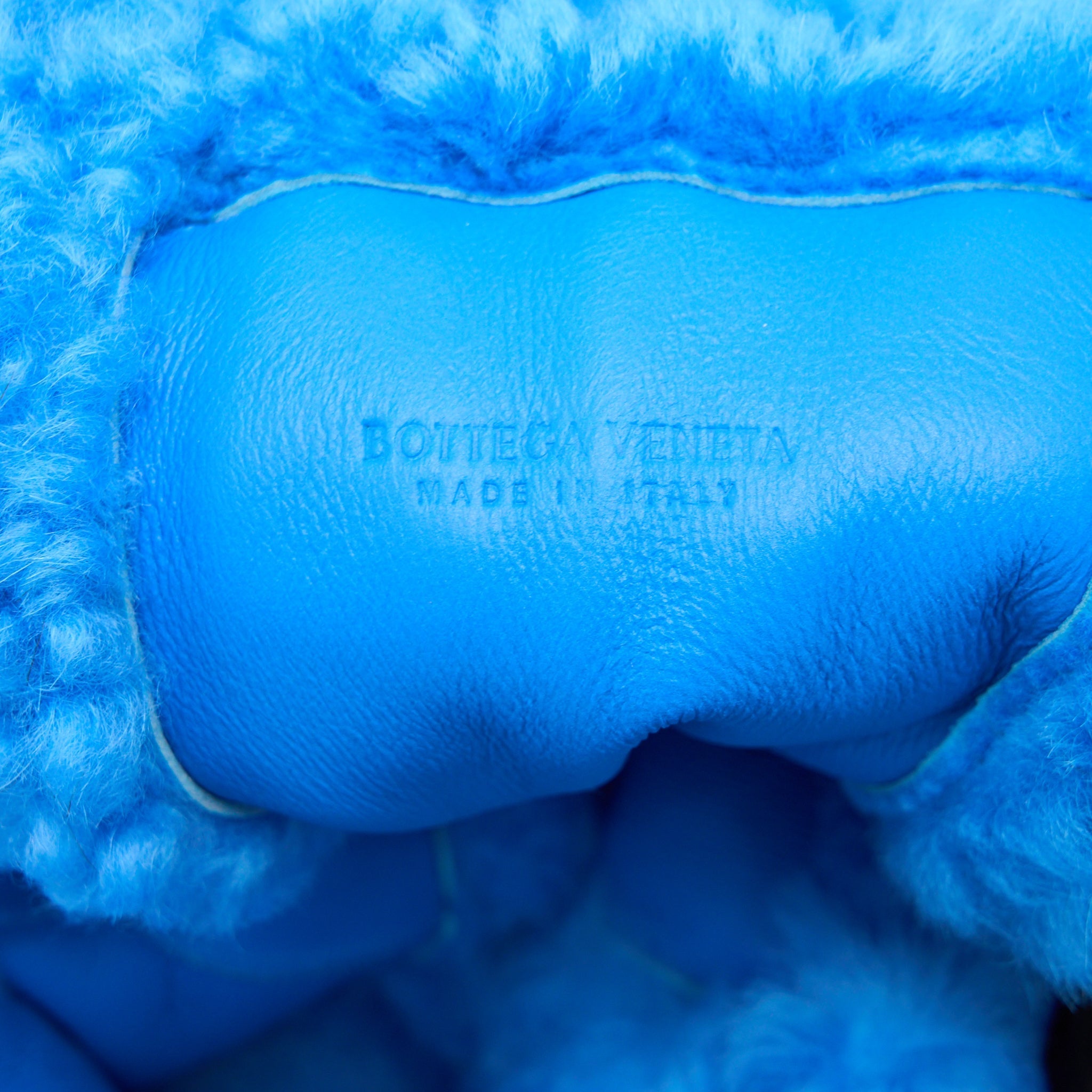 BOTTEGA VENETA FUR BAG WITH CHAIN SHEARLING/LAMBSKIN BLUE SHW
