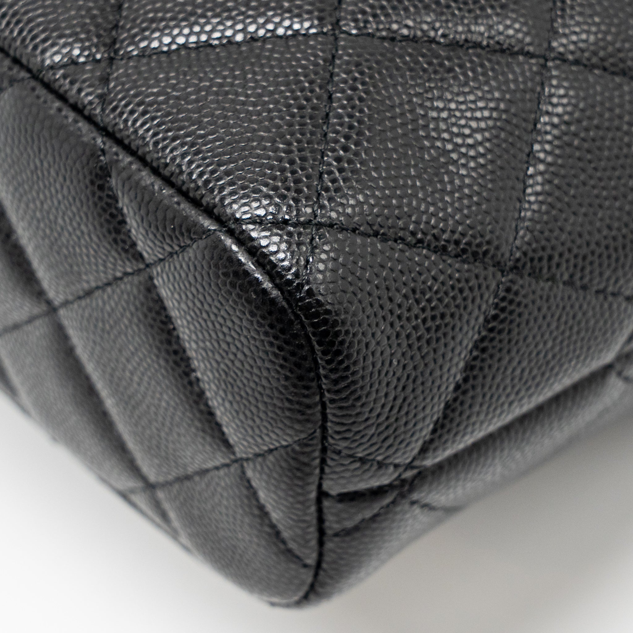 CHANEL 25C DETAIL CC LOGO QUILTED HOBO BAG CAVIAR BLACK LGHW (MICROCHIP)