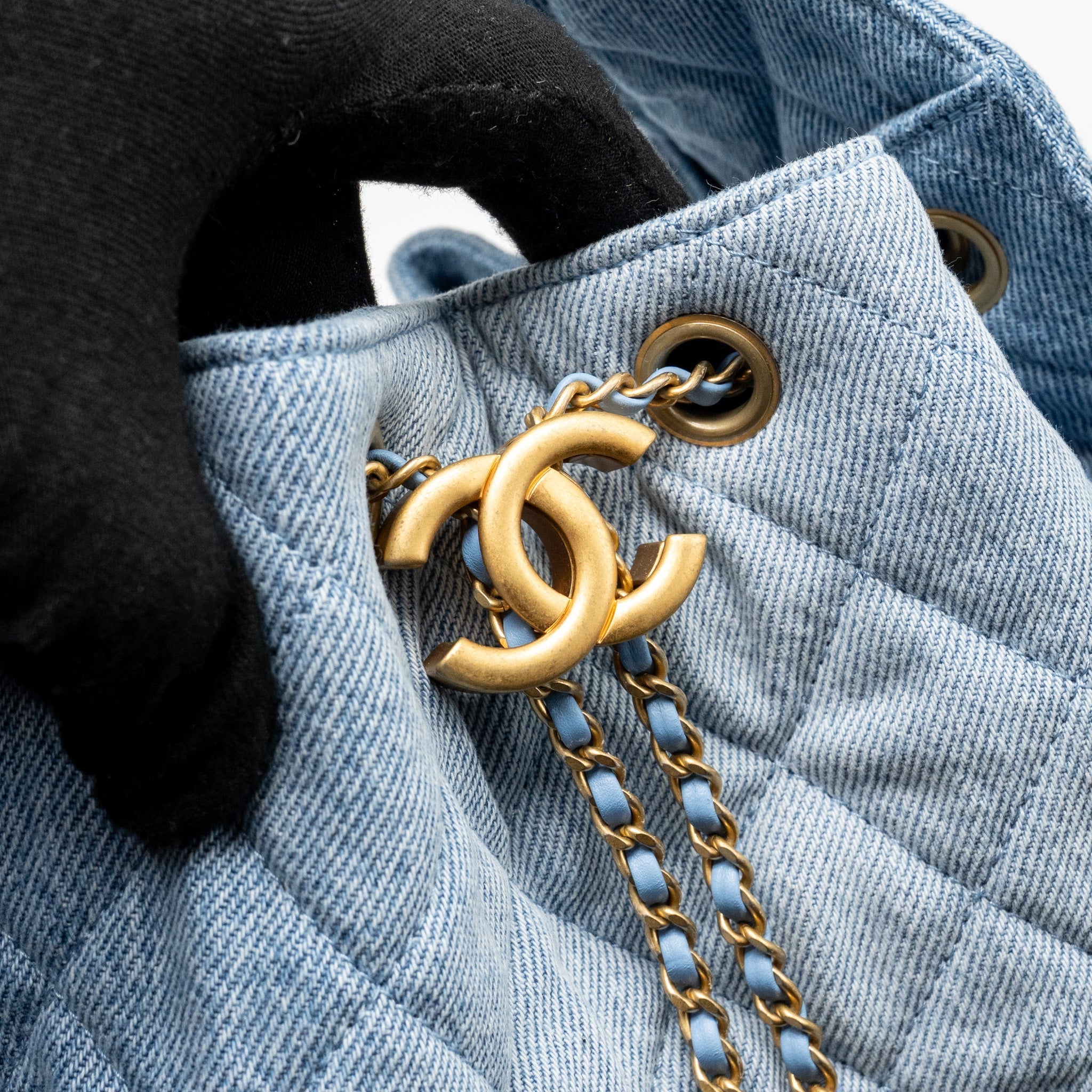 CHANEL 25 MEDIUM HANDBAG WASHED DENIM BLUE GHW (MICROCHIP)