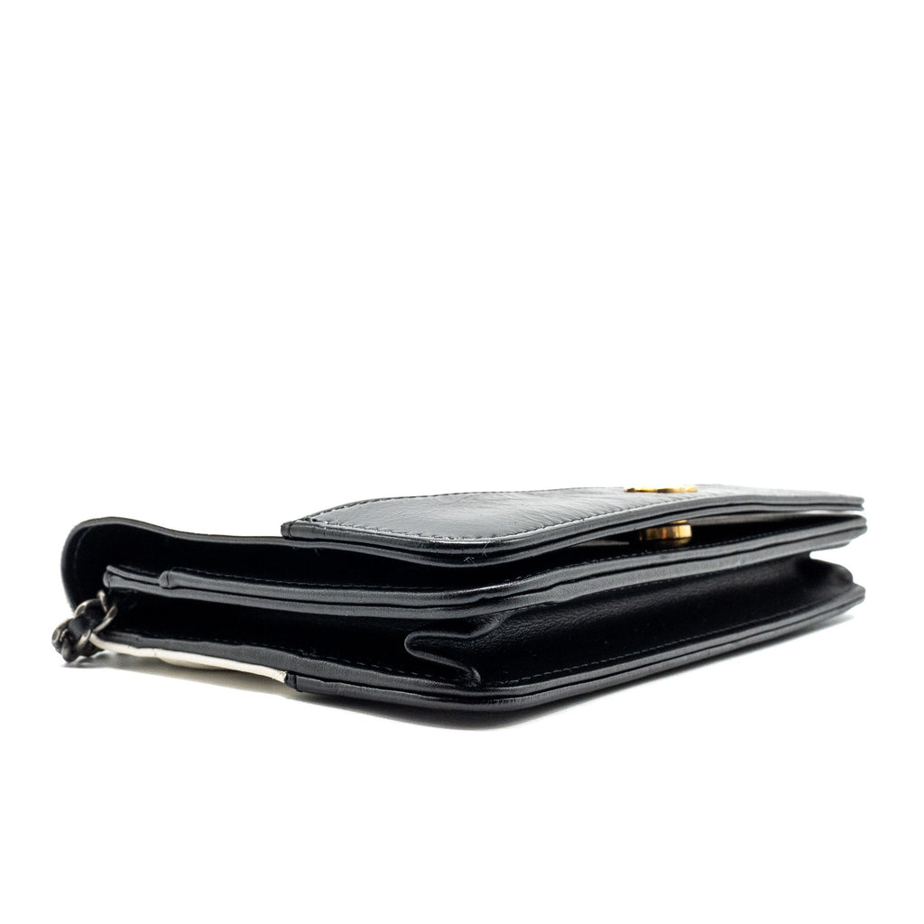 CHANEL GABRIELLE WALLET ON CHAIN CALFSKIN WHITE / BLACK MULTICOLOUR HARDWARE