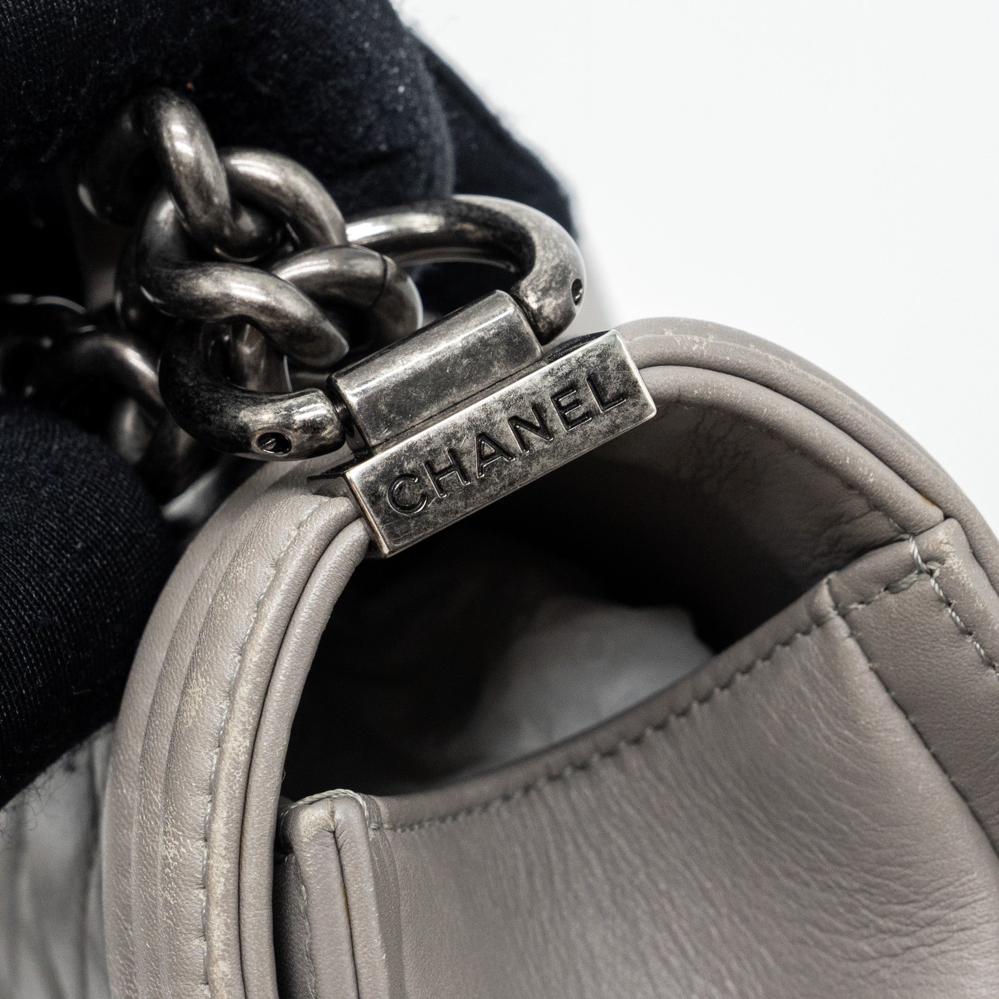 CHANEL MEDIUM BOY BAG CALFSKIN GREY RUTHENIUM SILVER HARDWARE