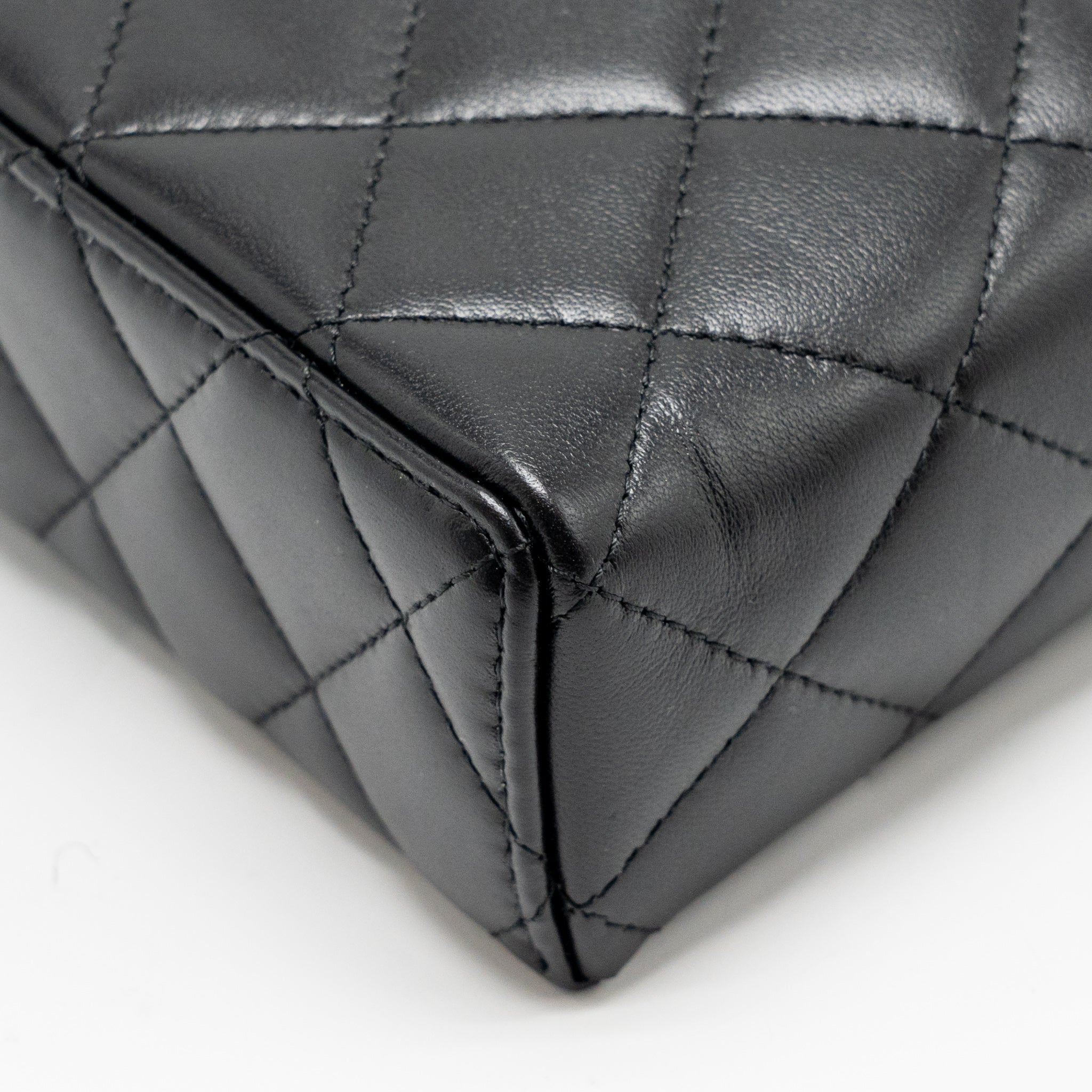 CHANEL 25B CC TOP HANDLE VANITY WITH CHAIN LAMBSKIN BLACK LGHW (MICROCHIP)