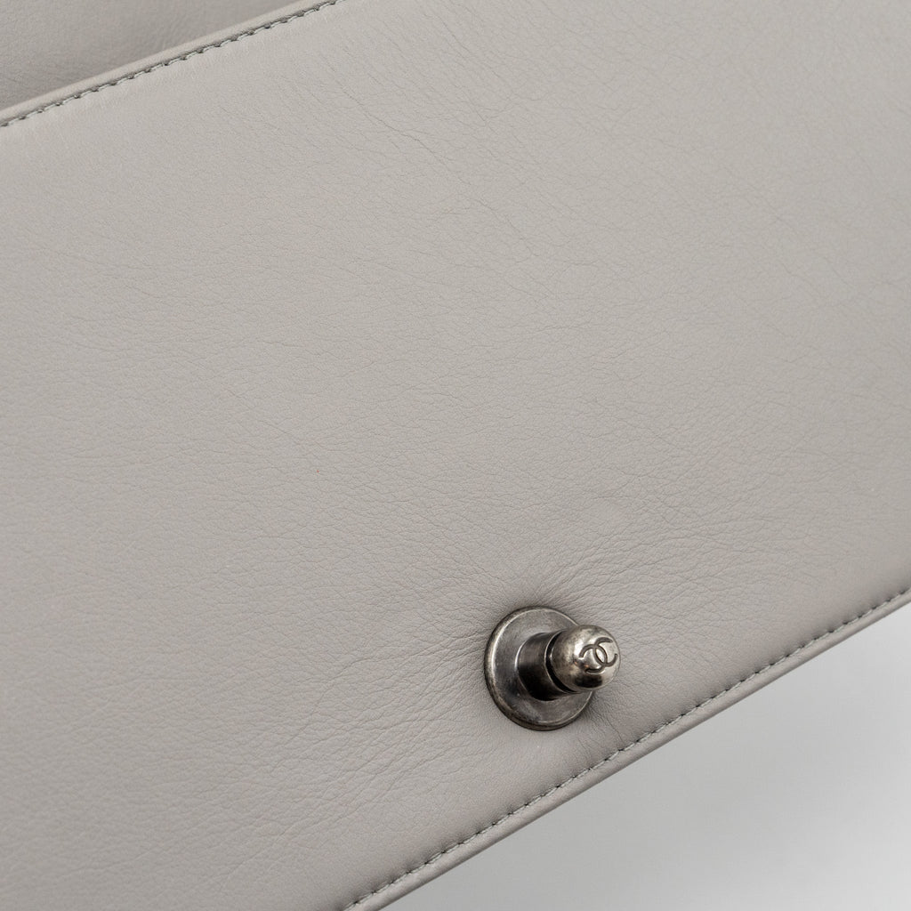 CHANEL MEDIUM BOY BAG CALFSKIN GREY RUTHENIUM SILVER HARDWARE