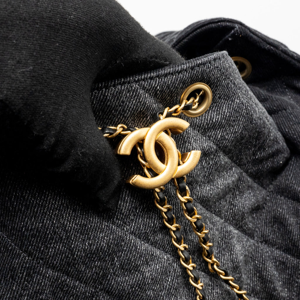 CHANEL 25 MEDIUM HANDBAG WASHED DENIM BLACK GHW (MICROCHIP)