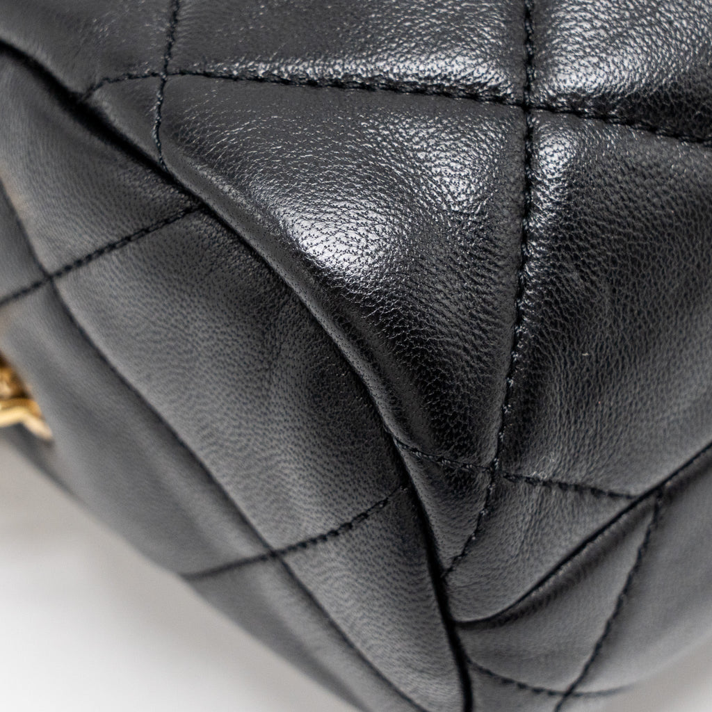 CHANEL 22A DETAIL CHAIN BOWLING BAG LAMBSKIN BLACK GHW (MICROCHIP)