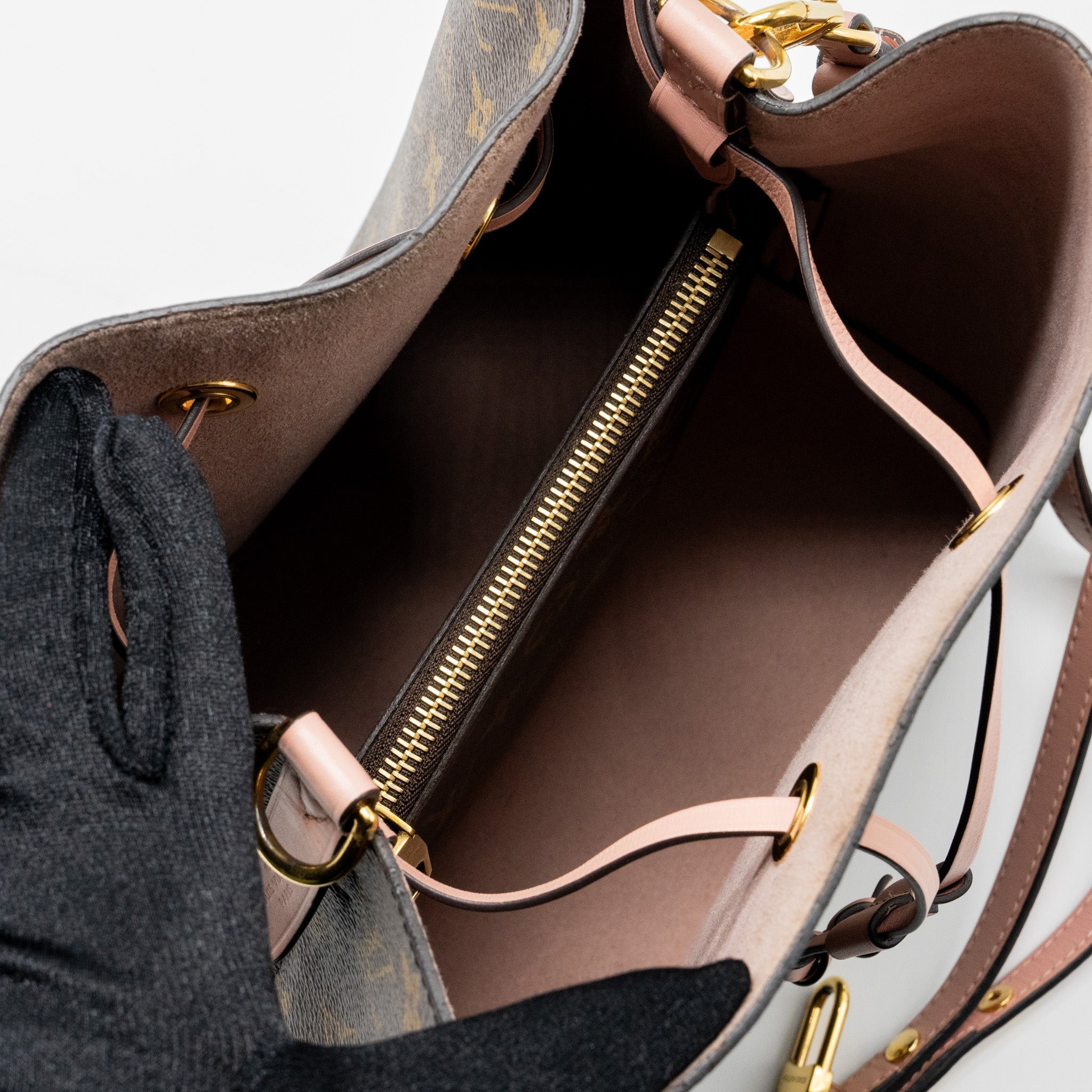 LOUIS VUITTON NEONOE MONOGRAM CANVAS ROSE POUDRE GHW