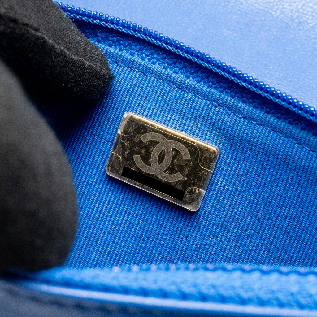 CHANEL 19 WALLET ON CHAIN LAMBSKIN BLUE MULTICOLOUR HARDWARE