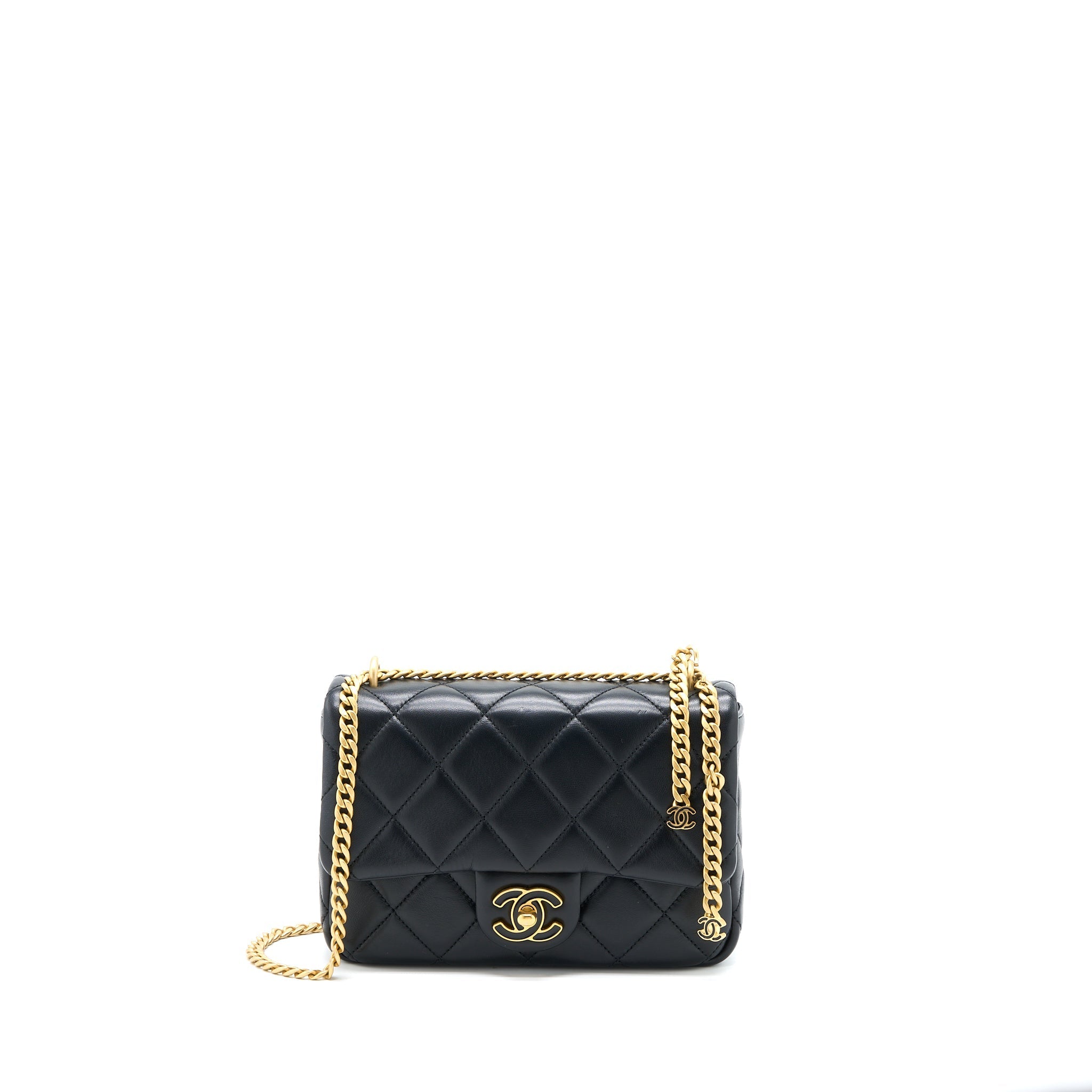 CHANEL 22P ENEMAL FLAP BAG LAMBSKIN BLACK GHW (MICROCHIP)