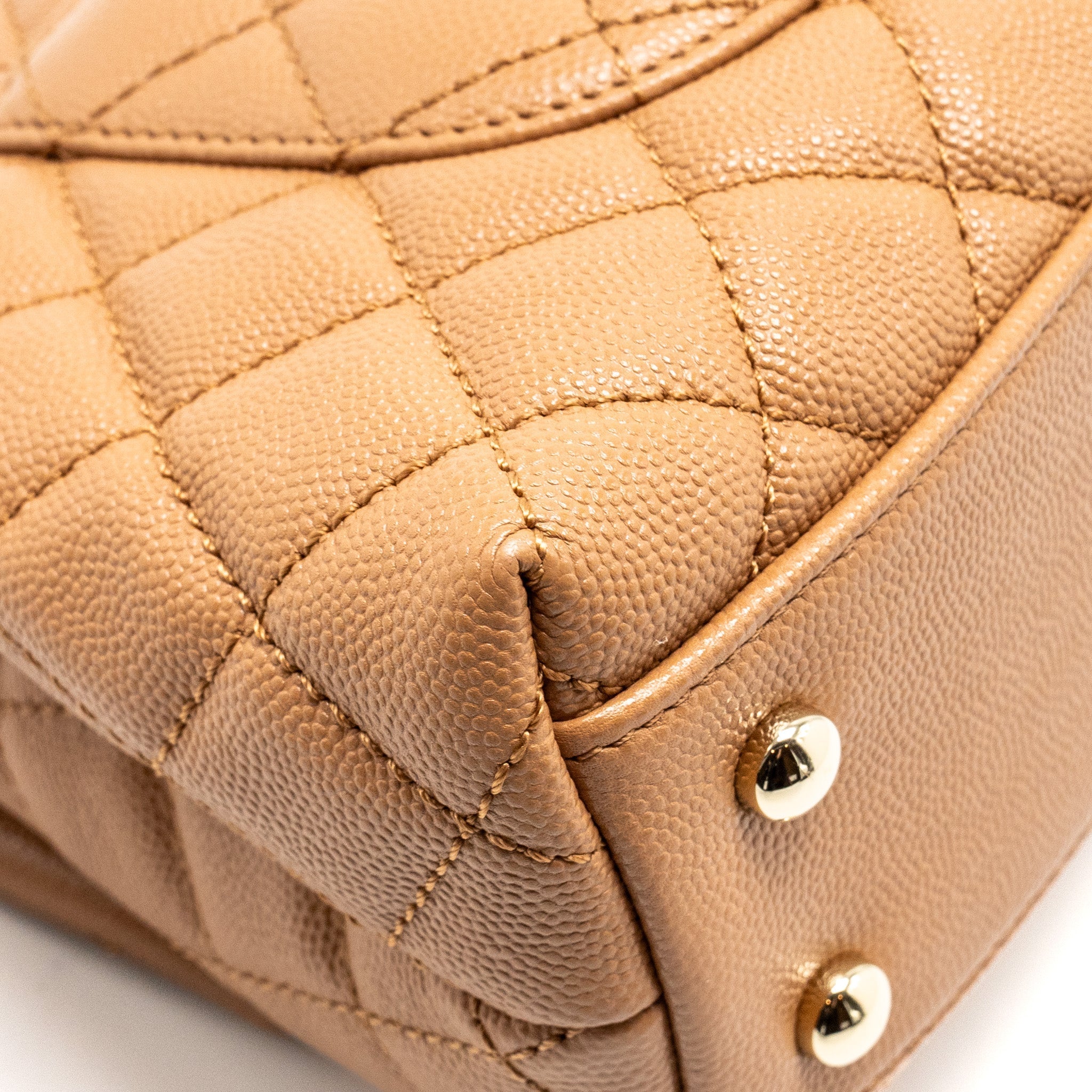 CHANEL 21P SMALL COCO HANDLE CAVIAR CARAMEL LGHW