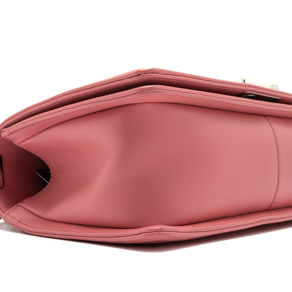 CHANEL MEDIUM BOY BAG CHEVRON CALFSKIN PINK SHW