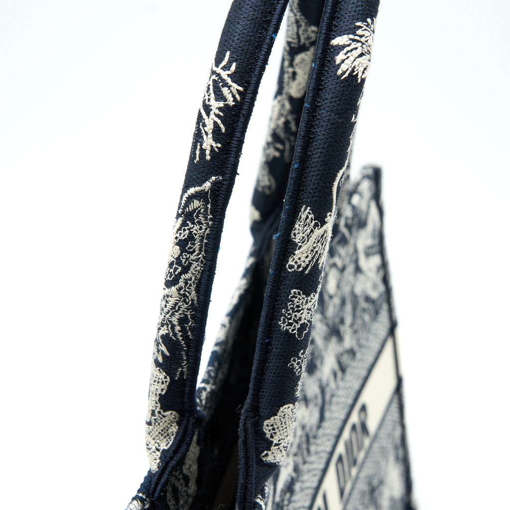 DIOR MEDIUM BOOK TOTE BLUE TOILE DE JOUY EMBROIDERY