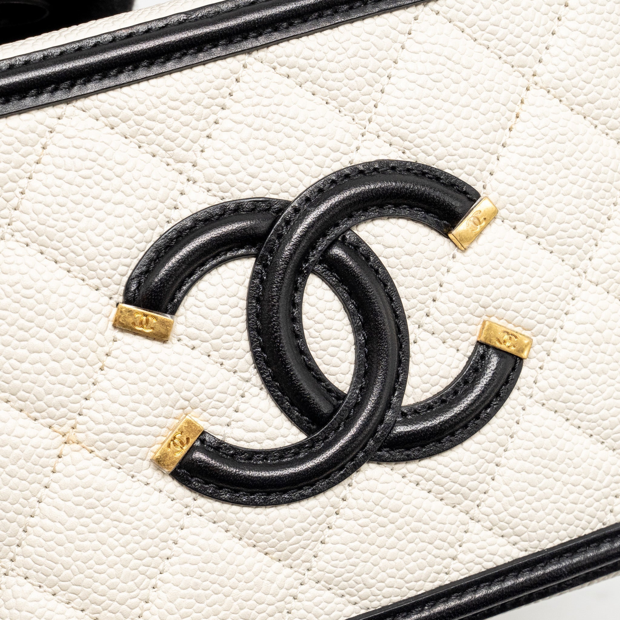 CHANEL CC FILIGREE VANITY CASE CAVIAR WHITE/BLACK GHW