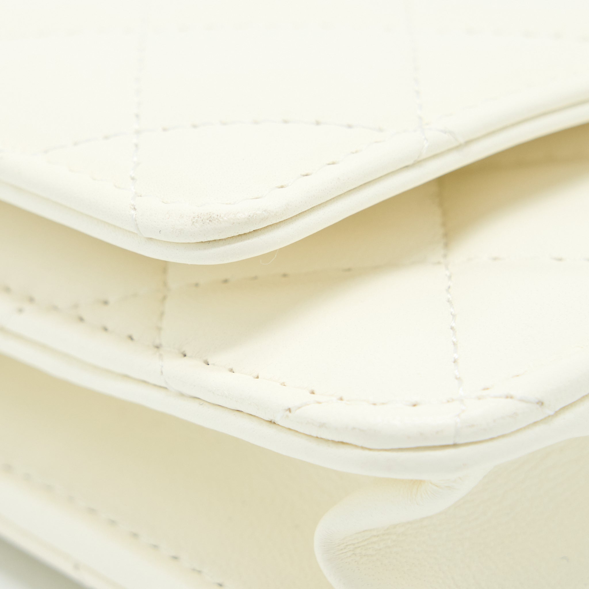 CHANEL PEARL CRUSH WALLET ON CHAIN LAMBSKIN WHITE BRUSHED GHW (MICROCHIP)