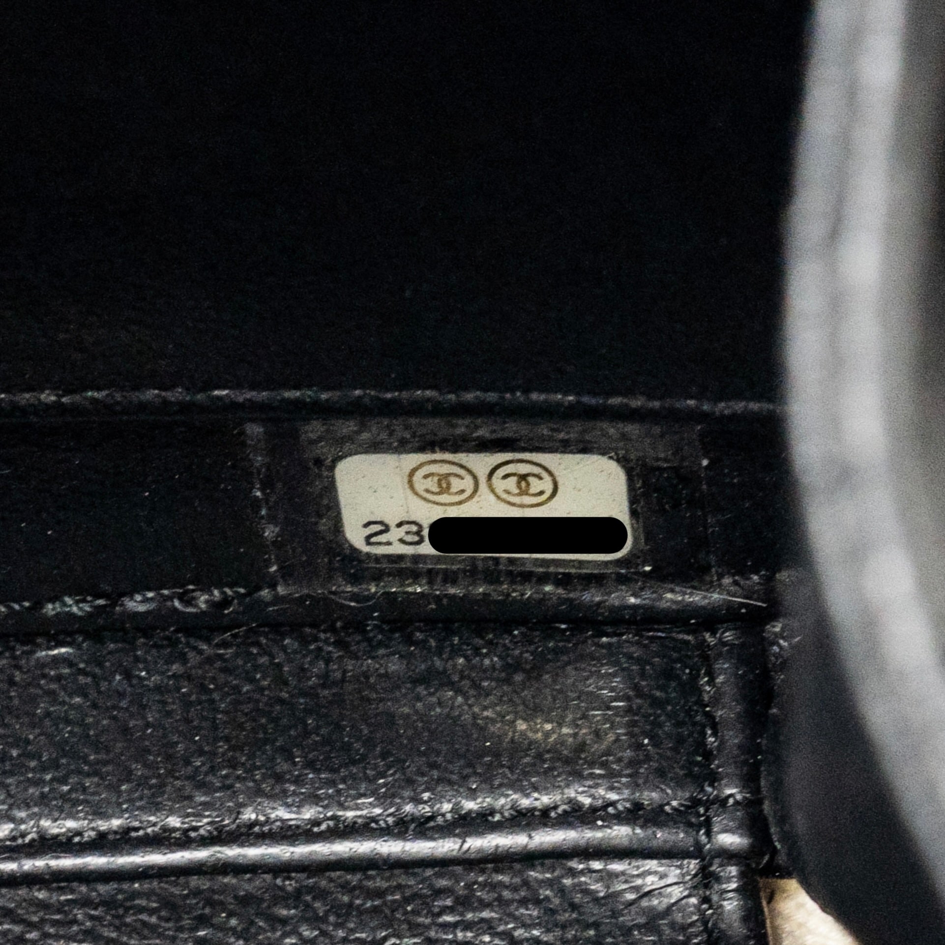 CHANEL CC FILIGREE VANITY CASE CAVIAR WHITE/BLACK GHW