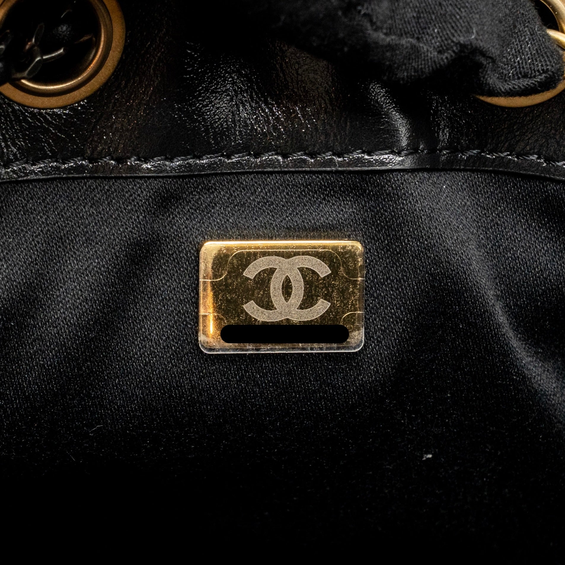 CHANEL SMALL 25 BAG CRUMPLED SHINY CALFSKIN BLACK MULTICOLOUR HARDWARE (MICROCHIP)
