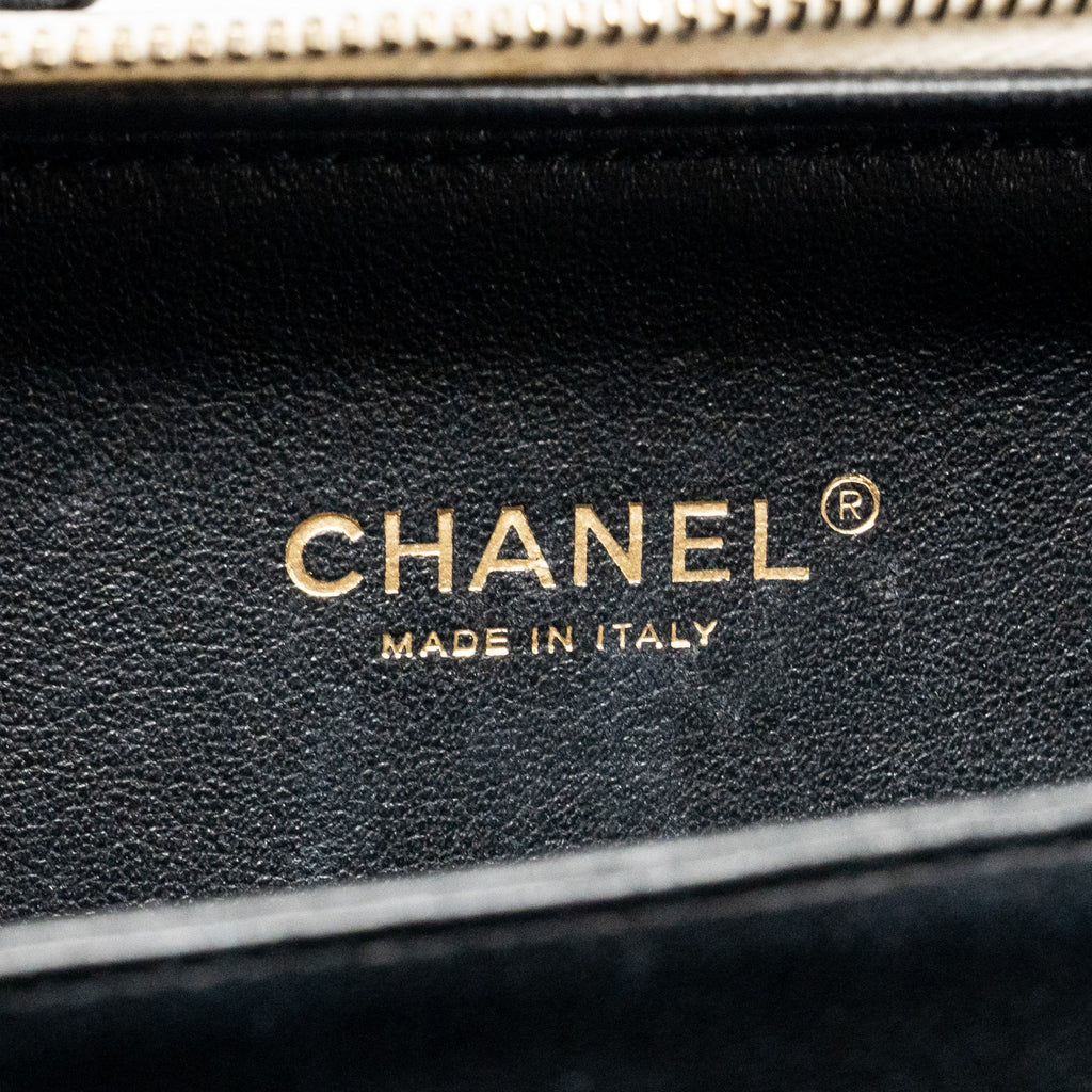 CHANEL CC FILIGREE VANITY CASE CAVIAR WHITE/BLACK GHW
