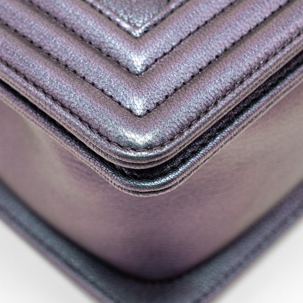 CHANEL MEDIUM BOY BAG GOATSKIN IRIDESCENT PURPLE MULTICOLOUR HARDWARE