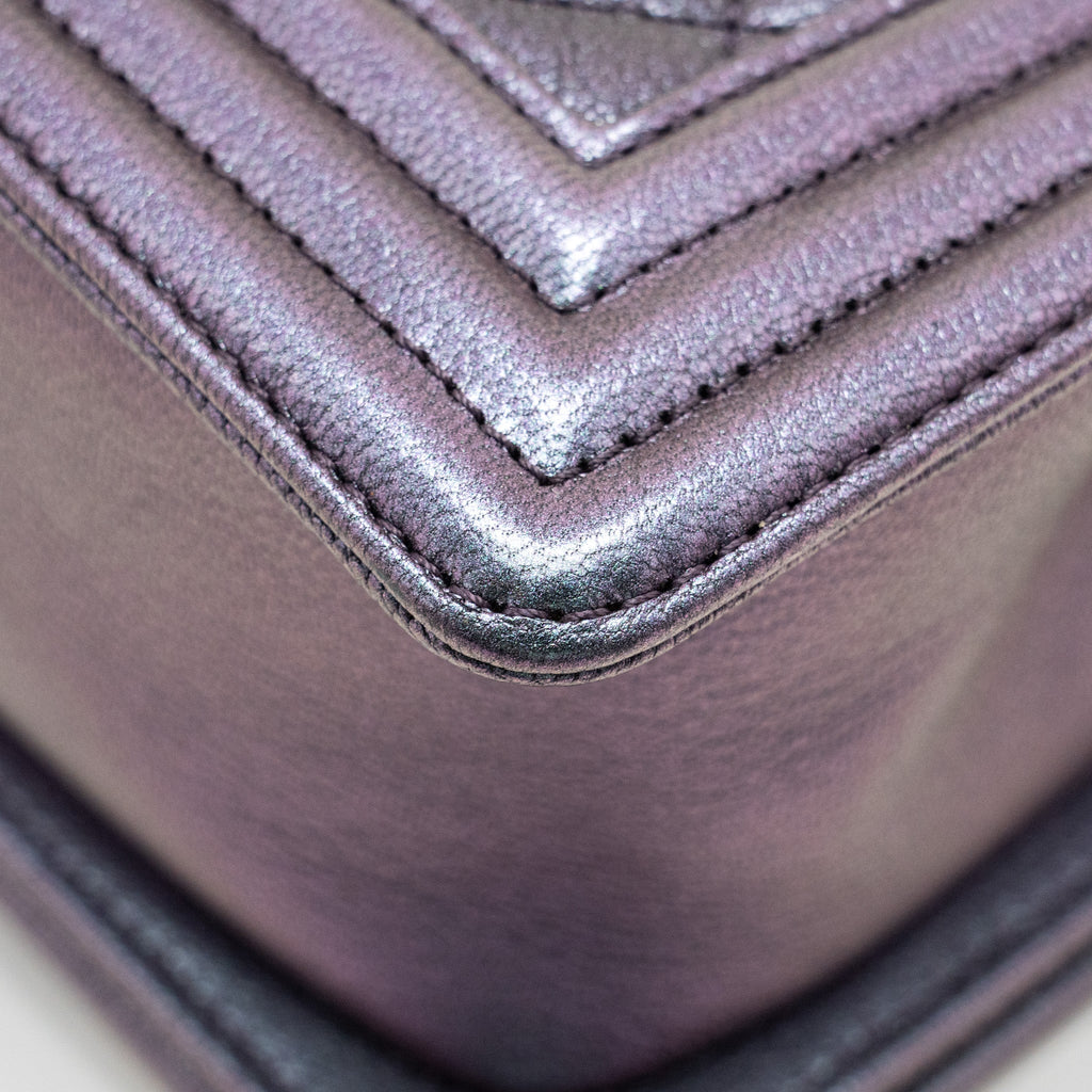 CHANEL MEDIUM BOY BAG GOATSKIN IRIDESCENT PURPLE MULTICOLOUR HARDWARE