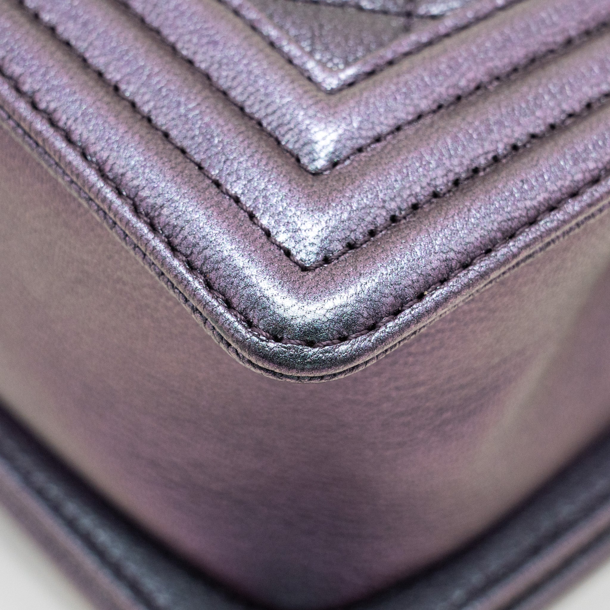 CHANEL MEDIUM BOY BAG GOATSKIN IRIDESCENT PURPLE MULTICOLOUR HARDWARE