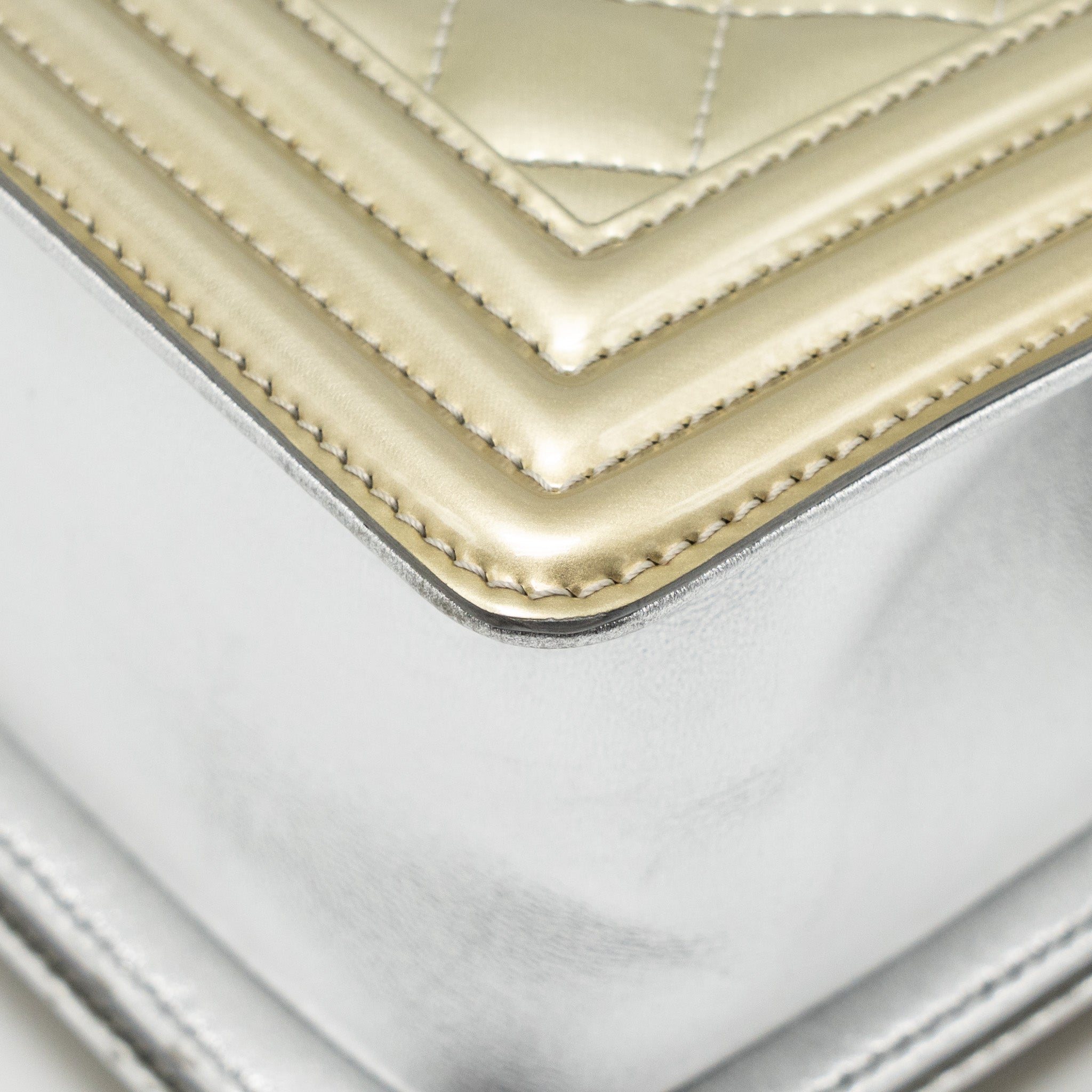 CHANEL MEDIUM BOY BAG METALLIC PATENT CALFSKIN/METALLIC LAMBSKIN GOLD/SILVER SHW