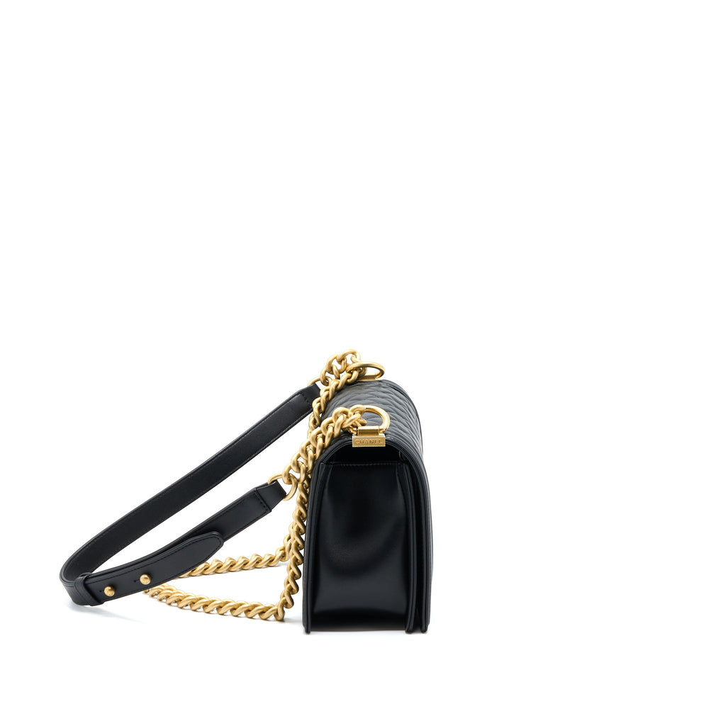 CHANEL MEDIUM BOY BAG CALFSKIN BLACK GHW (MICROCHIP)