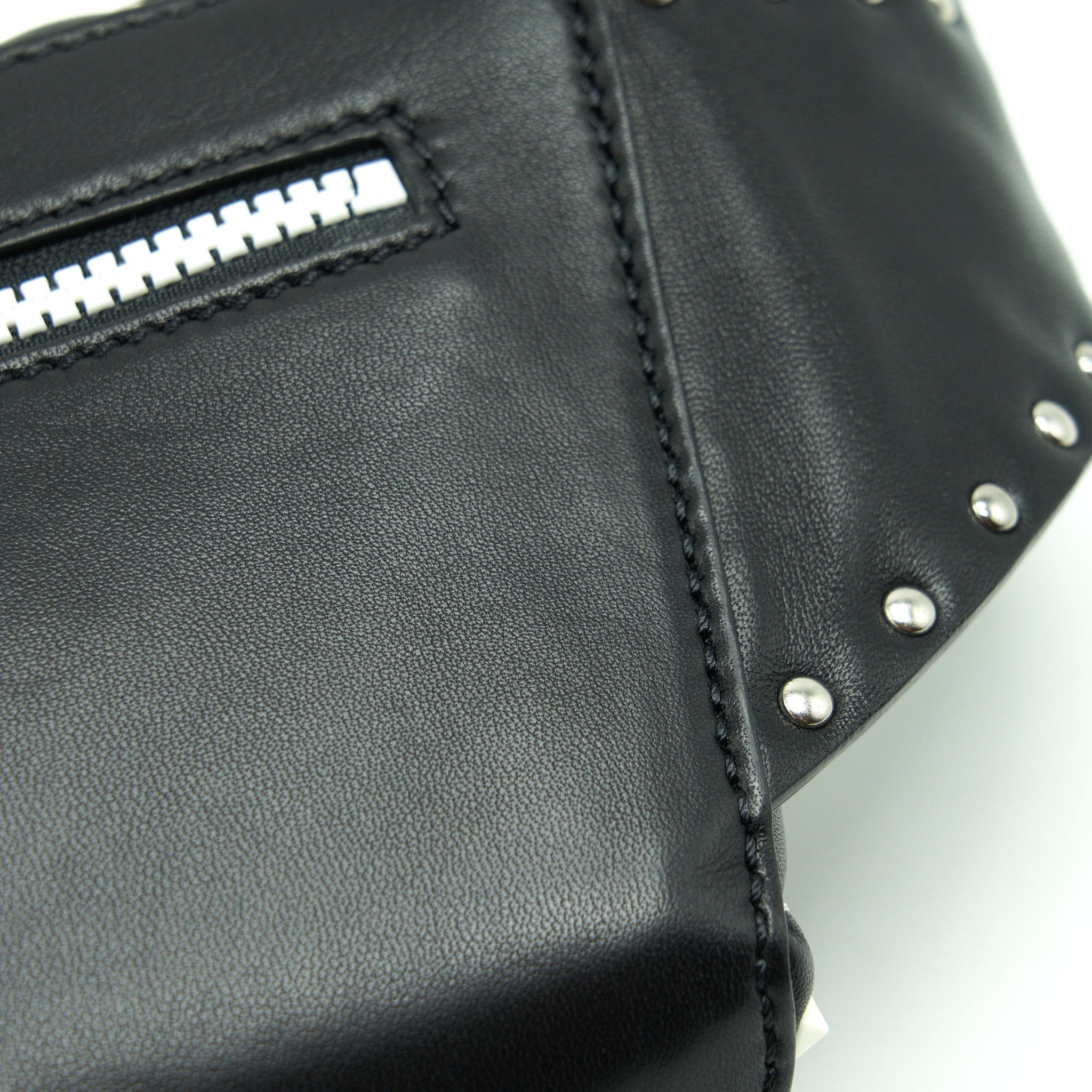VALENTINO ROCKSTUD BELT BAG BLACK