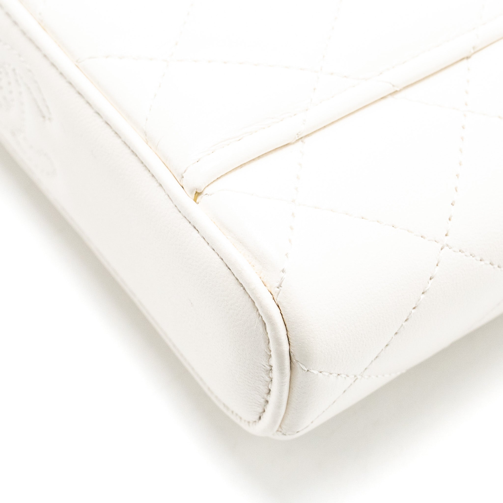 CHANEL 23K CAMELLIA TOP HANDLE LONG VANITY CASE WITH CHAIN CALFSKIN WHITE LGHW (MICROCHIP)