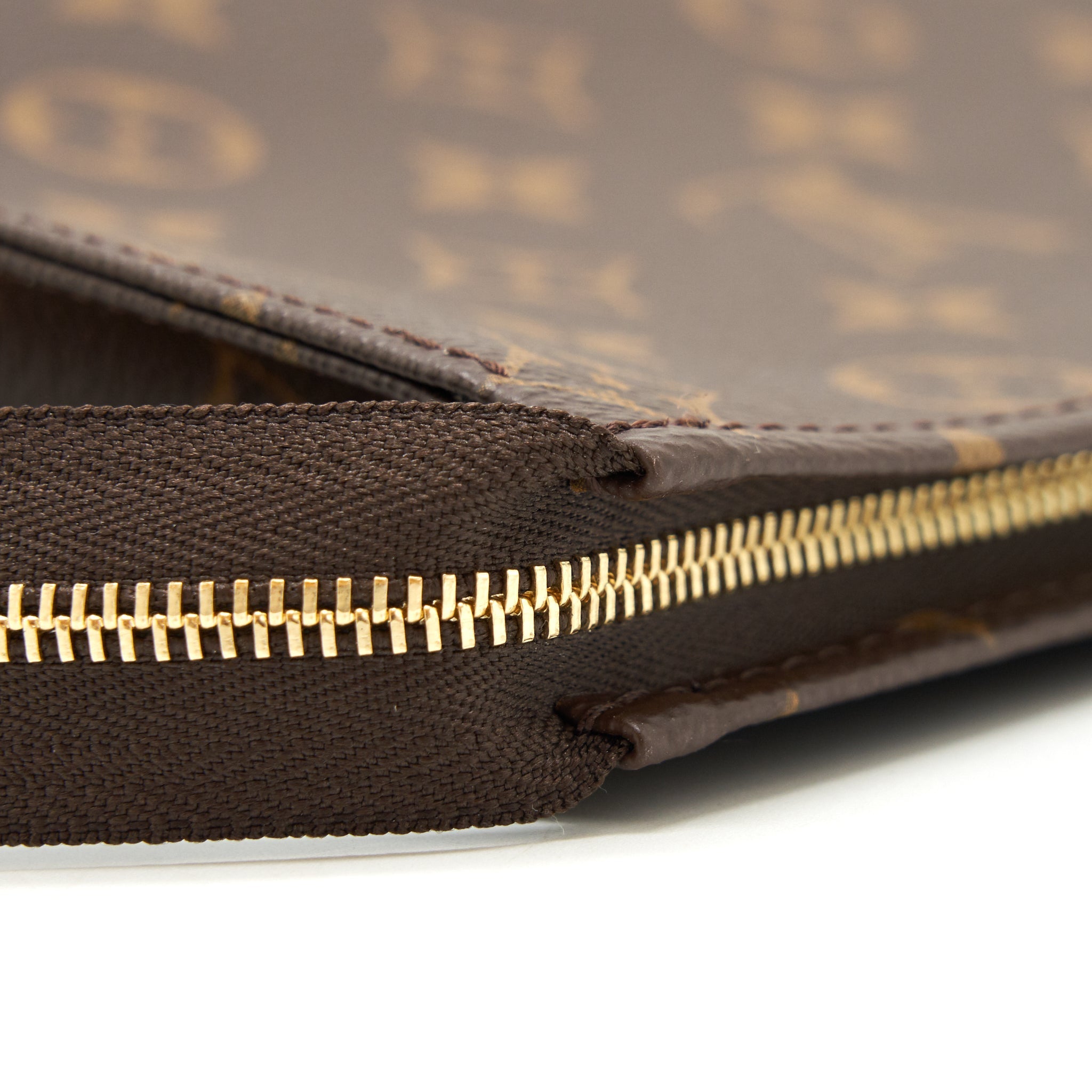 LOUIS VUITTON TOILETRY POCHETTE 19 MONOGRAM
