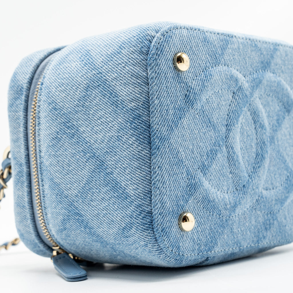 CHANEL VANITY CASE WITH CHAIN DENIM BLUE LGHW (MICROCHIP)