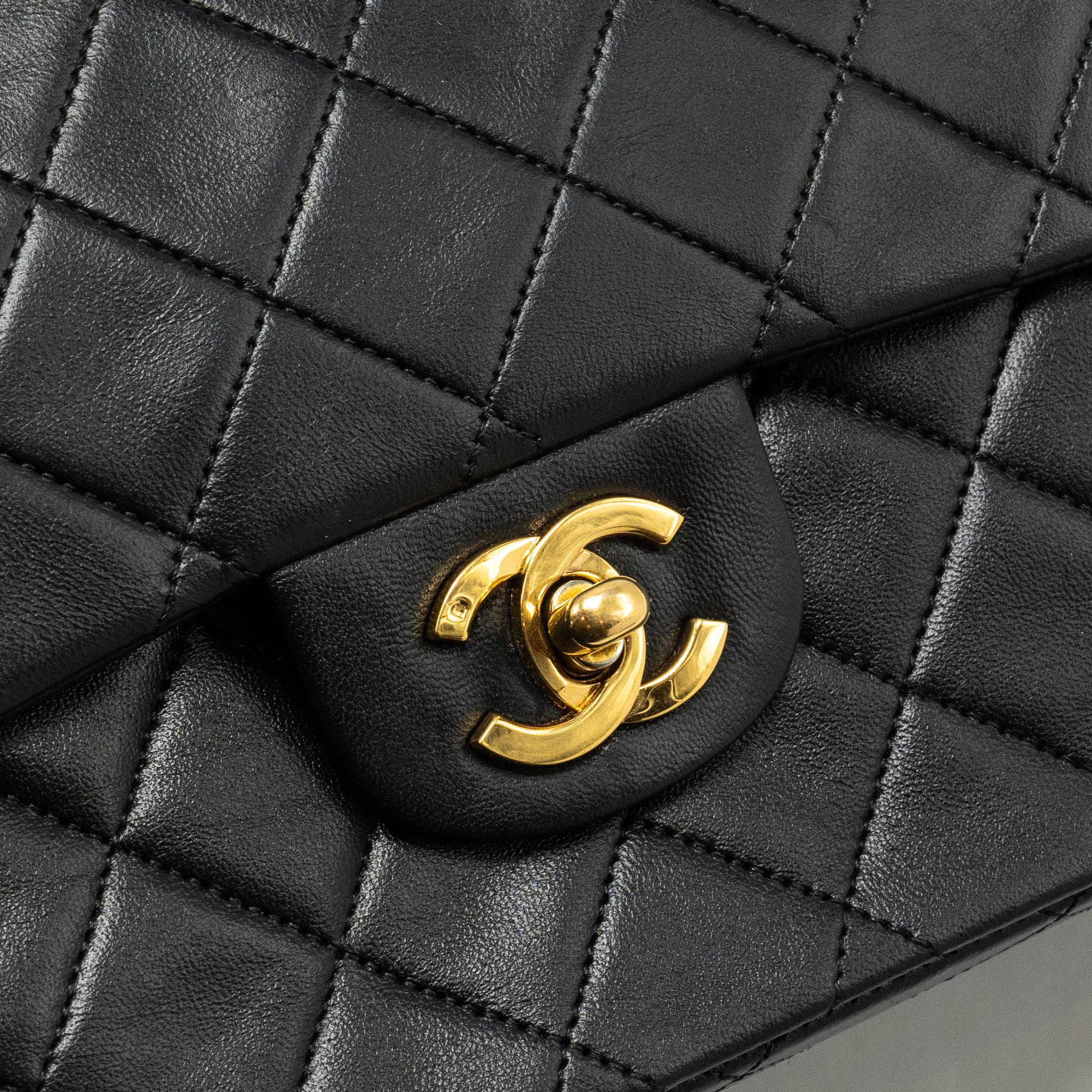 CHANEL VINTAGE MEDIUM CLASSIC DOUBLE FLAP BAG LAMBSKIN BLACK GHW