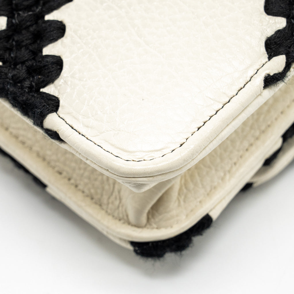 CHANEL 19 WALLET ON CHAIN FABRIC/CALFSKIN WHITE/BLACK MULTICOLOUR HARDWARE