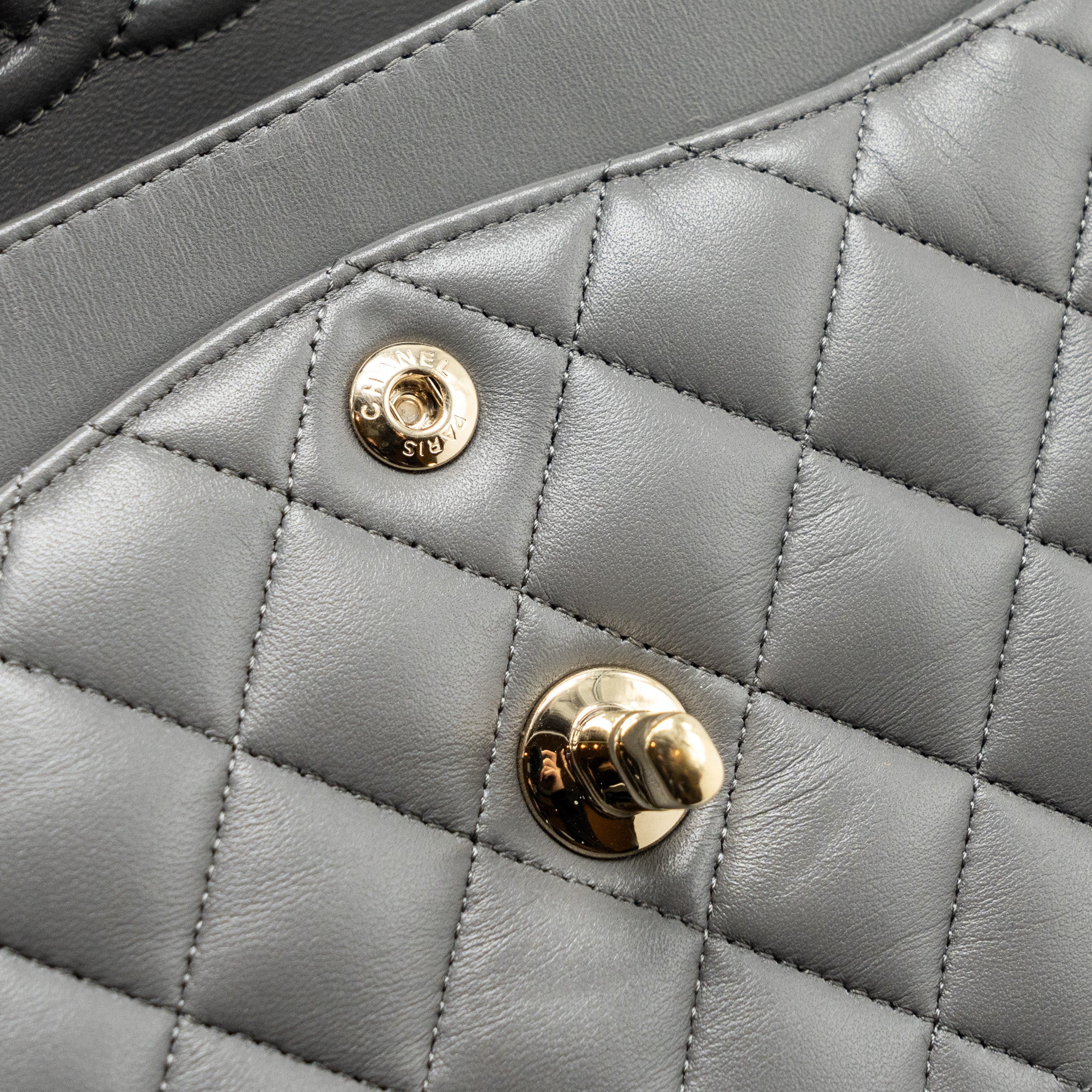 CHANEL 22A SMALL CLASSIC DOUBLE FLAP BAG LAMBSKIN GREY LGHW (MICROCHIP)
