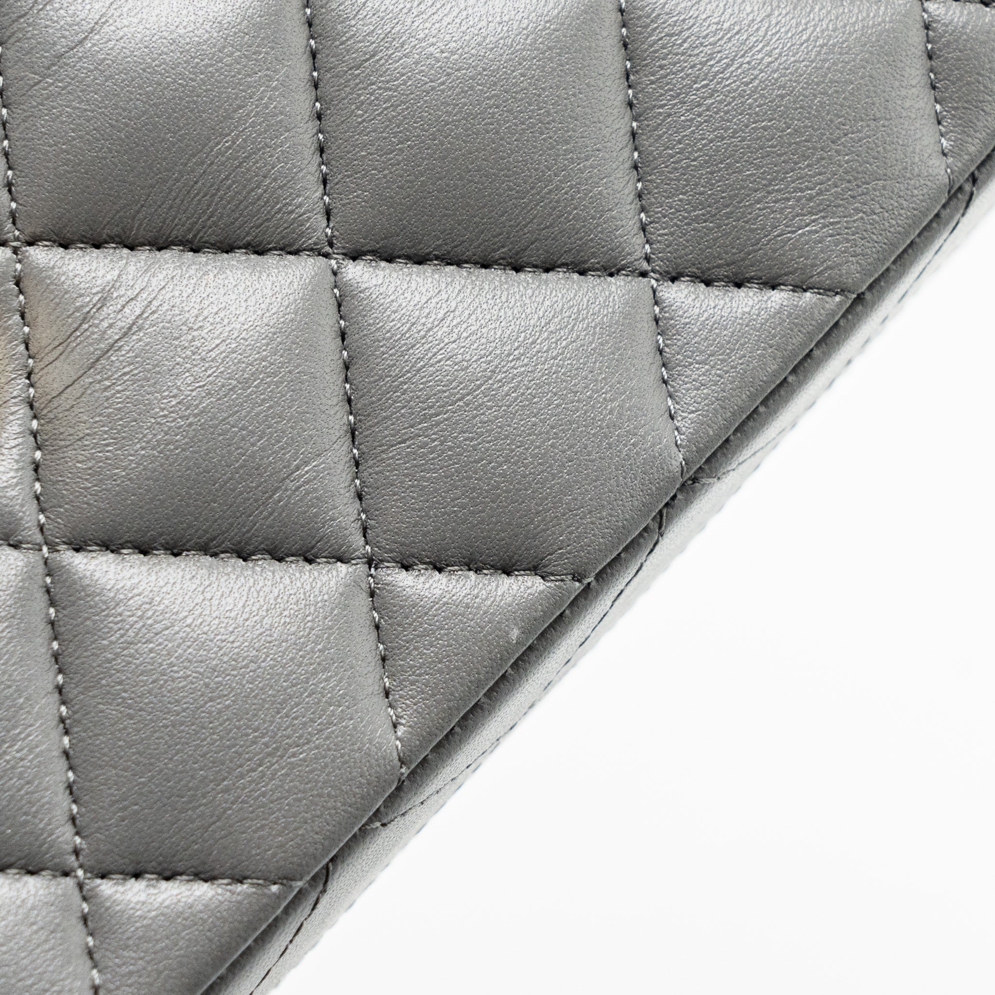 CHANEL 22A SMALL CLASSIC DOUBLE FLAP BAG LAMBSKIN GREY LGHW (MICROCHIP)