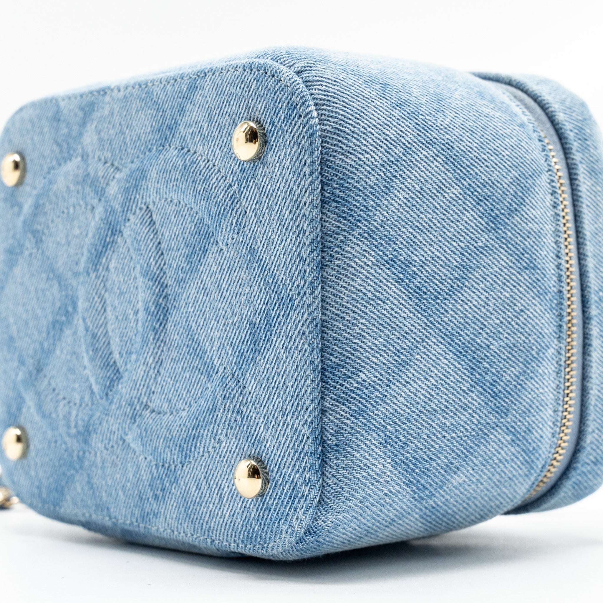 CHANEL VANITY CASE WITH CHAIN DENIM BLUE LGHW (MICROCHIP)