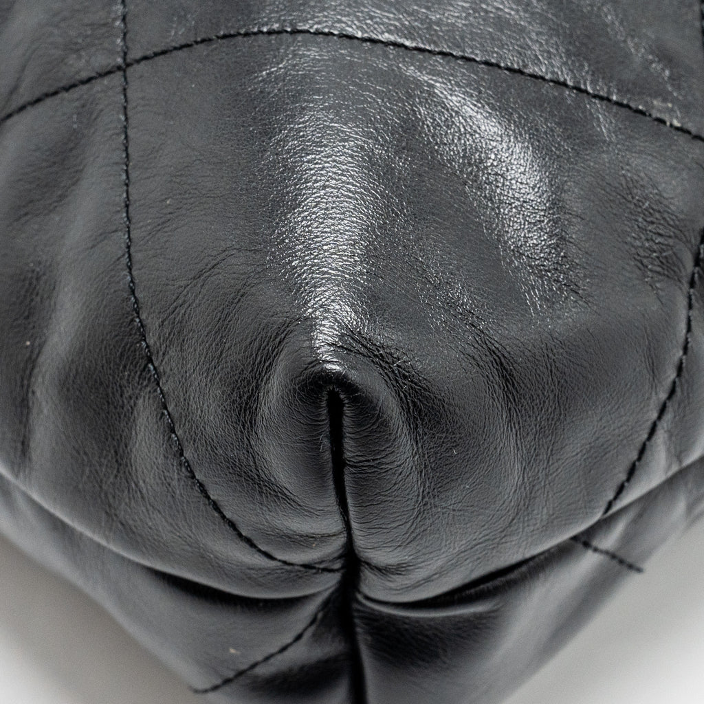 CHANEL MEDIUM 22 BAG CALFSKIN SO BLACK (MICROCHIP)