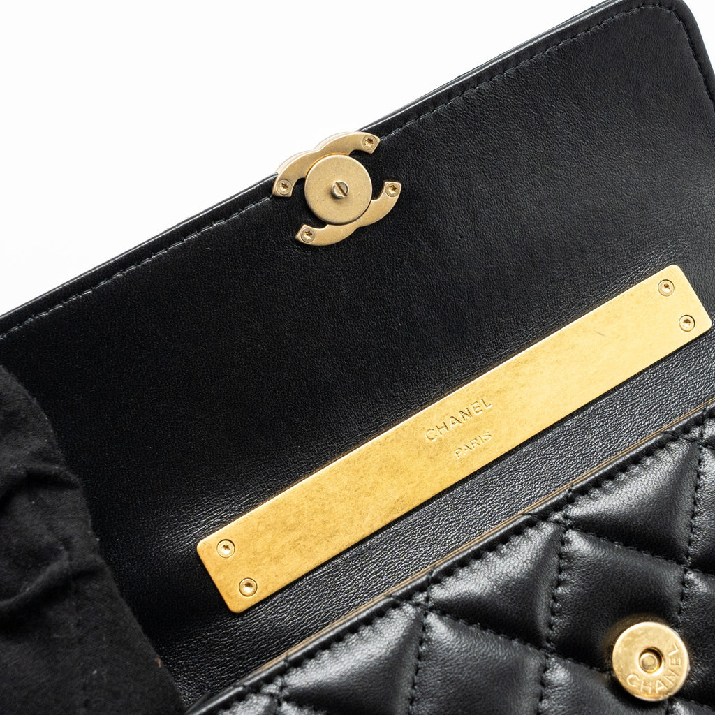 CHANEL 22B FLAP BAG WITH ENAMEL TOP HANDLE LAMBSKIN BLACK GHW (MICROCHIP)
