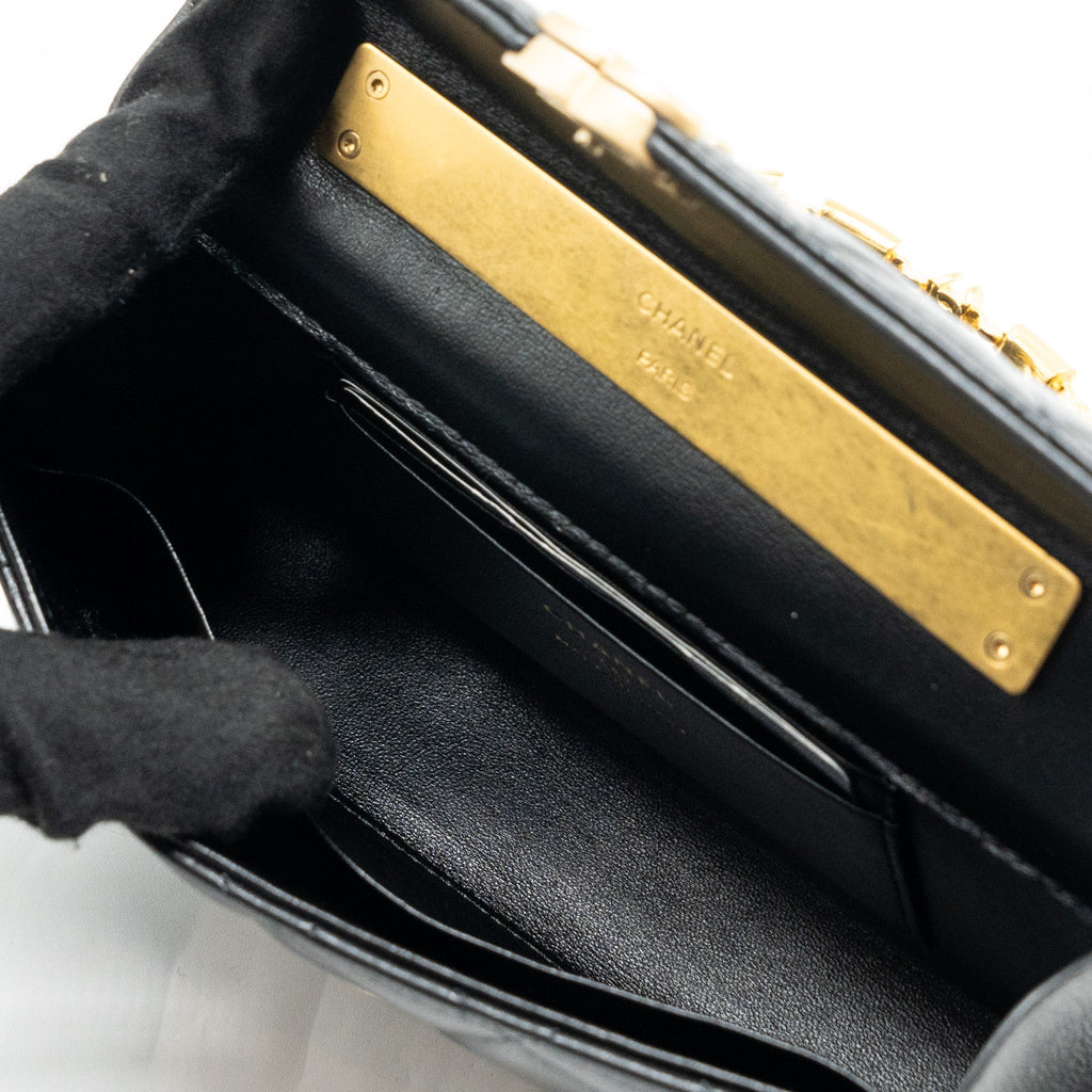 CHANEL 22B FLAP BAG WITH ENAMEL TOP HANDLE LAMBSKIN BLACK GHW (MICROCHIP)