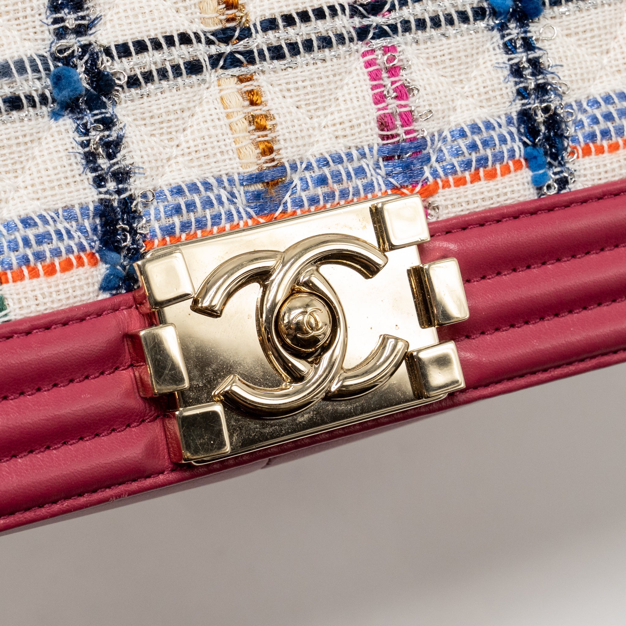 CHANEL MEDIUM BOY BAG FABRIC / LEATHER PINK LGHW
