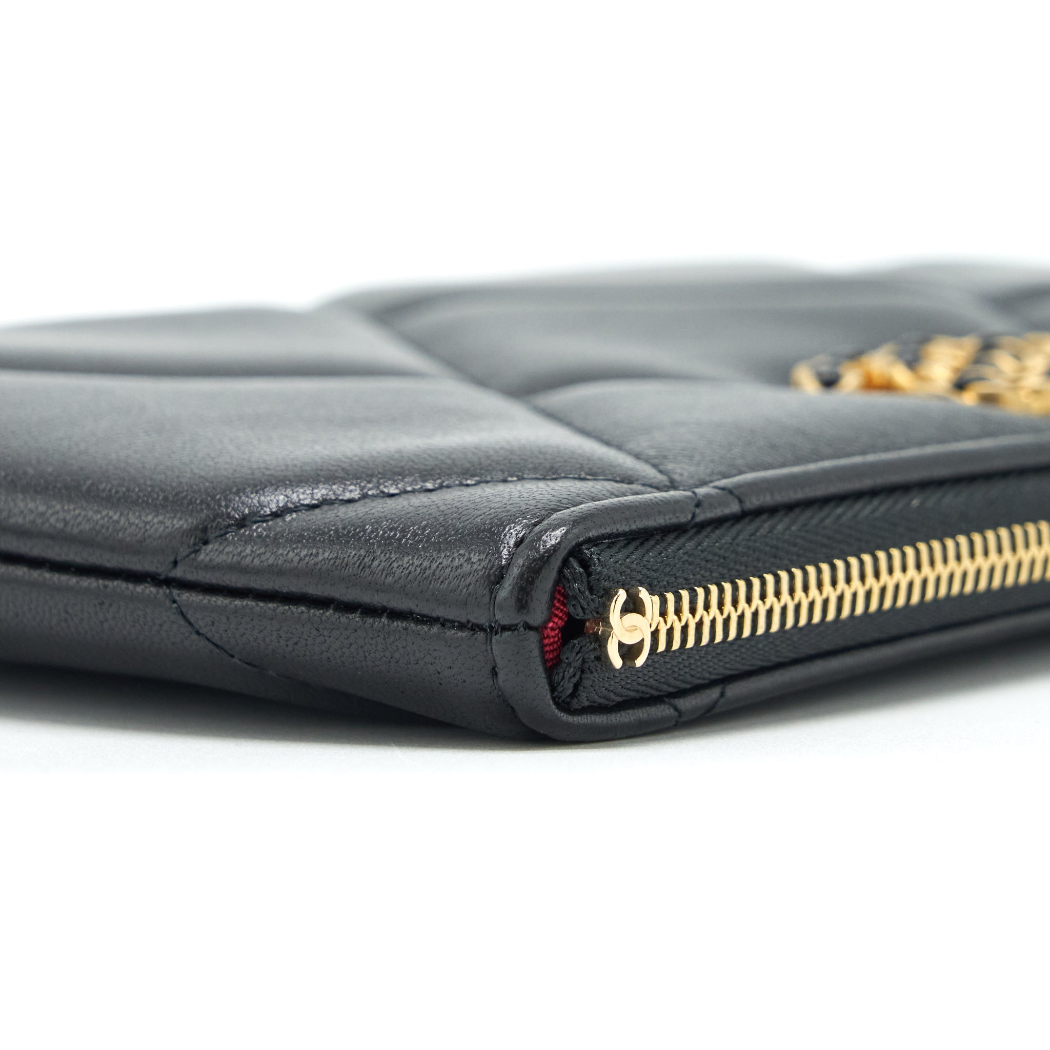 CHANEL 19 POUCH LAMBSKIN BLACK GHW