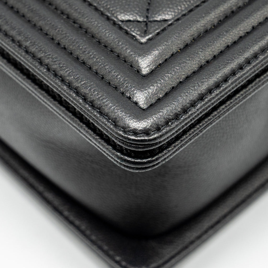 CHANEL NEW MEDIUM BOY BAG CAVIAR SO BLACK