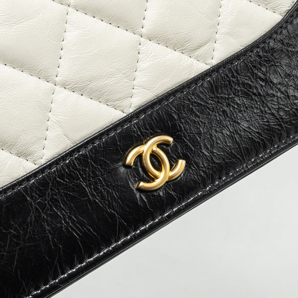 CHANEL GABRIELLE WALLET ON CHAIN CALFSKIN WHITE / BLACK MULTICOLOUR HARDWARE
