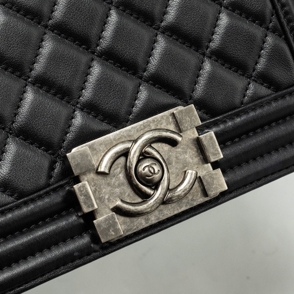 CHANEL SMALL BOY BAG CALFSKIN BLACK RUTHENIUM HARDWARE (MICROCHIP)
