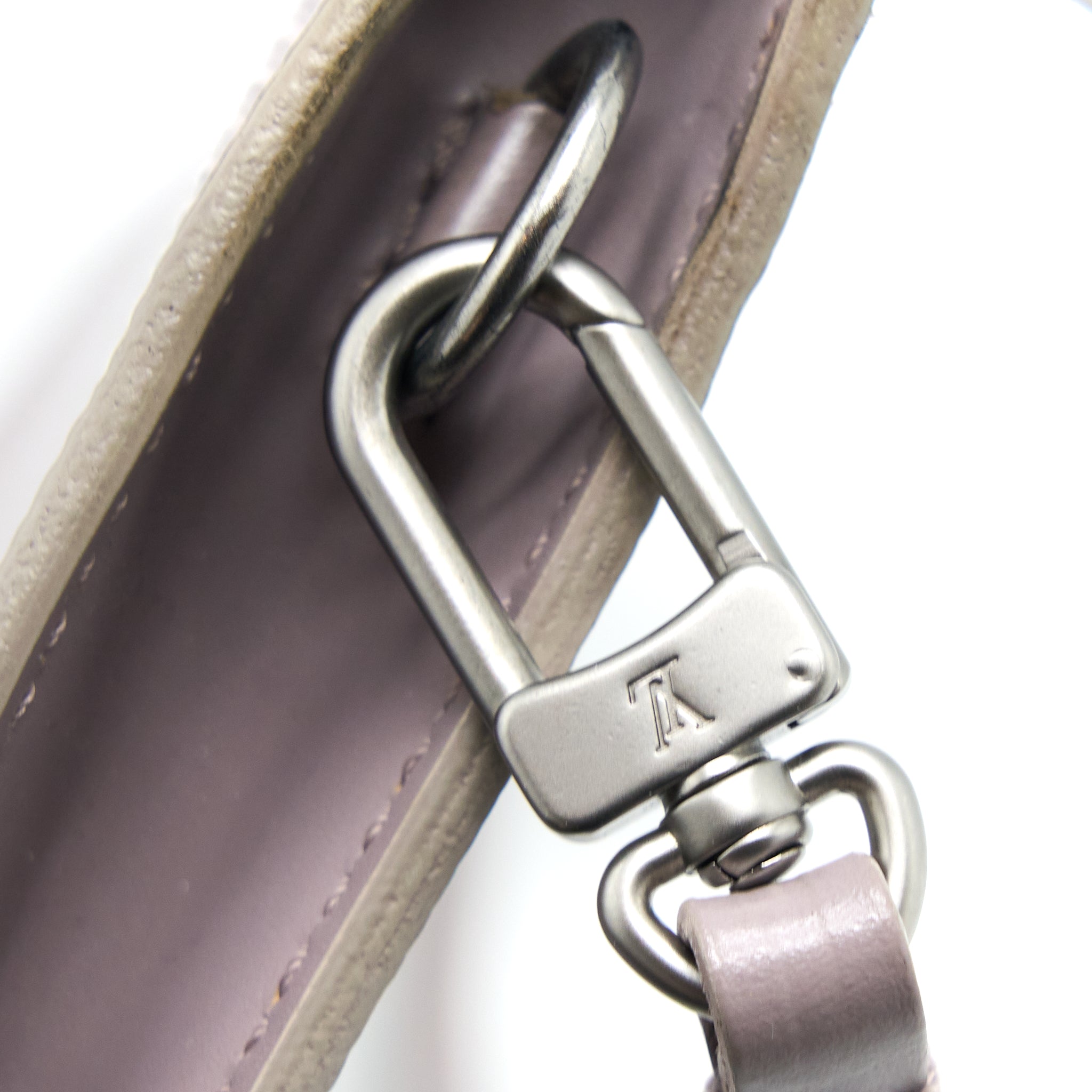 LOUIS VUITTON VINTAGE POCHETTE EPI LIGHT PURPLE BRUSHED SHW