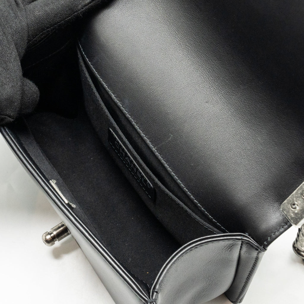 CHANEL SMALL BOY BAG CALFSKIN BLACK RUTHENIUM HARDWARE (MICROCHIP)