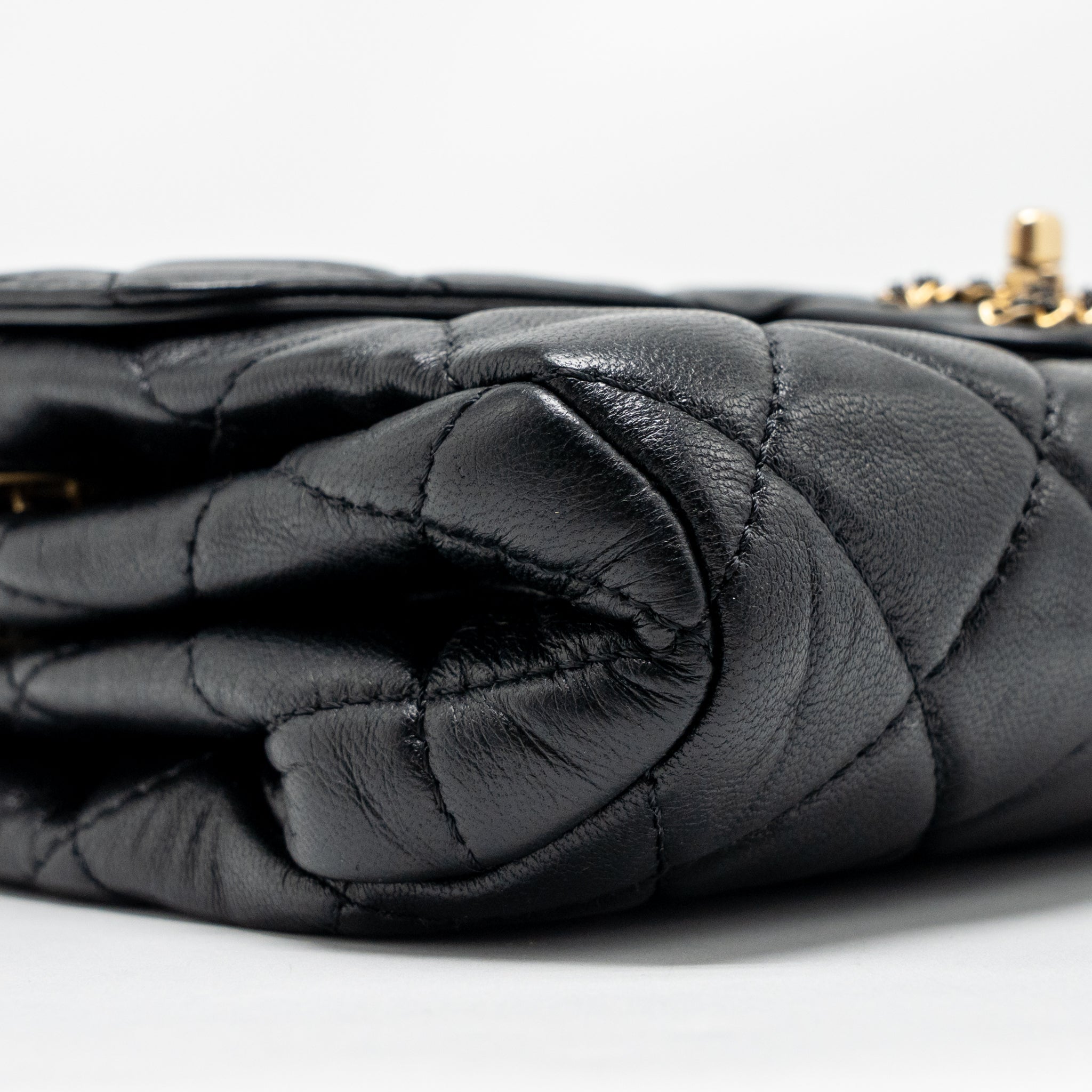 CHANEL 22C QUILTED FLAP BAG LAMBSKIN BLACK GHW (MICROCHIP)