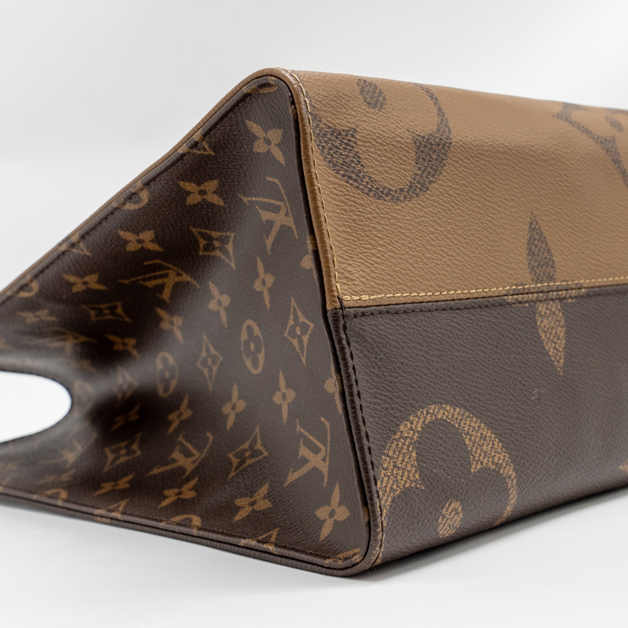 LOUIS VUITTON ONTHEGO MM MONOGRAM/MONOGRAM REVERSE CANVAS GHW