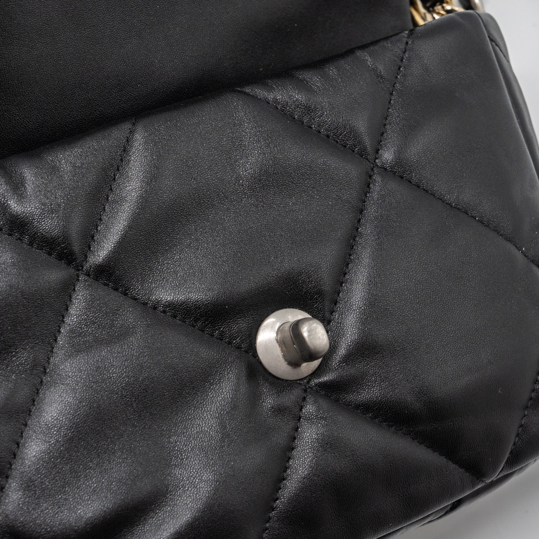 CHANEL SMALL 19 BAG LAMBSKIN BLACK MULTICOLOUR HARDWARE(MICROCHIP)