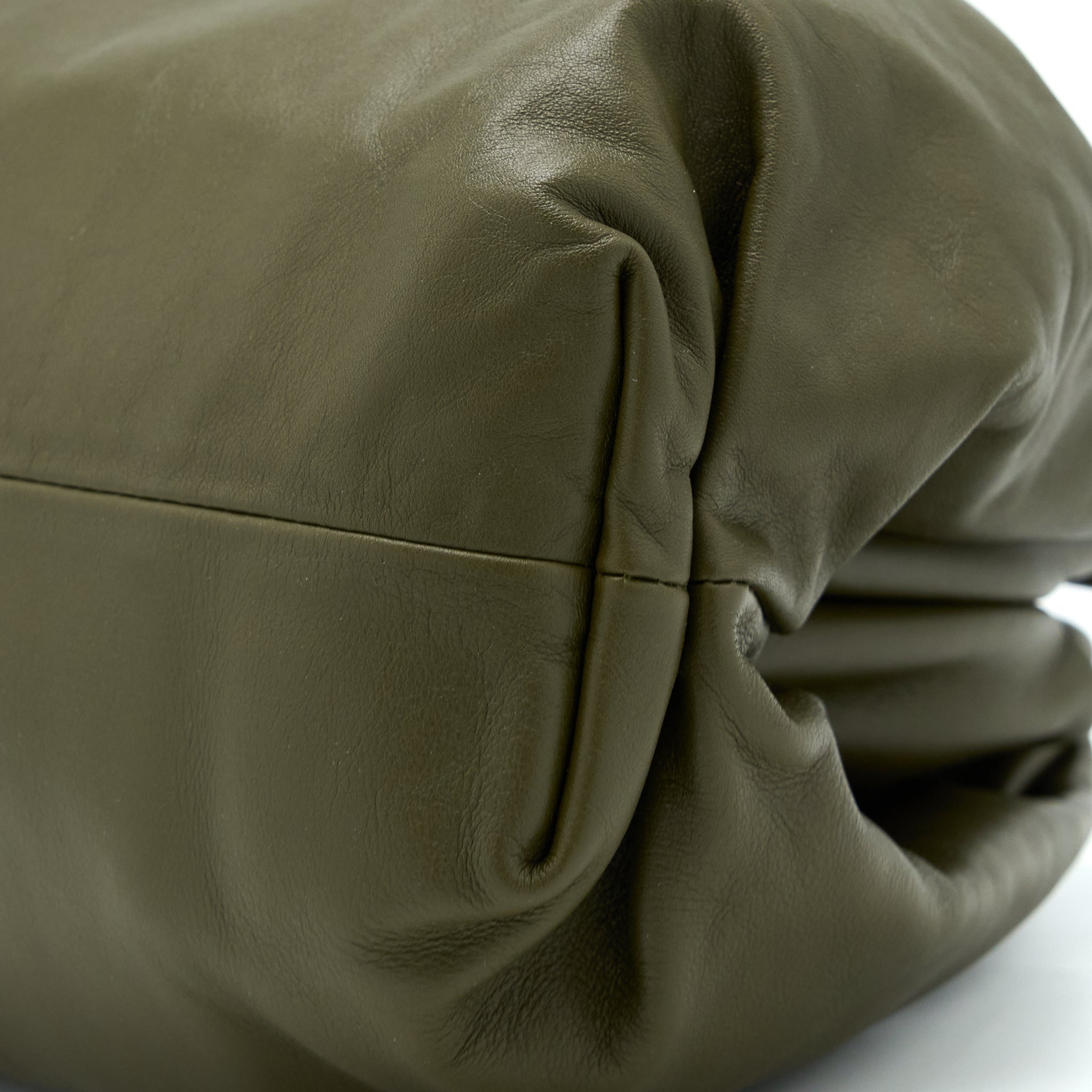 BOTTEGA VENETA CLUTCH CALFSKIN DARK GREEN GHW