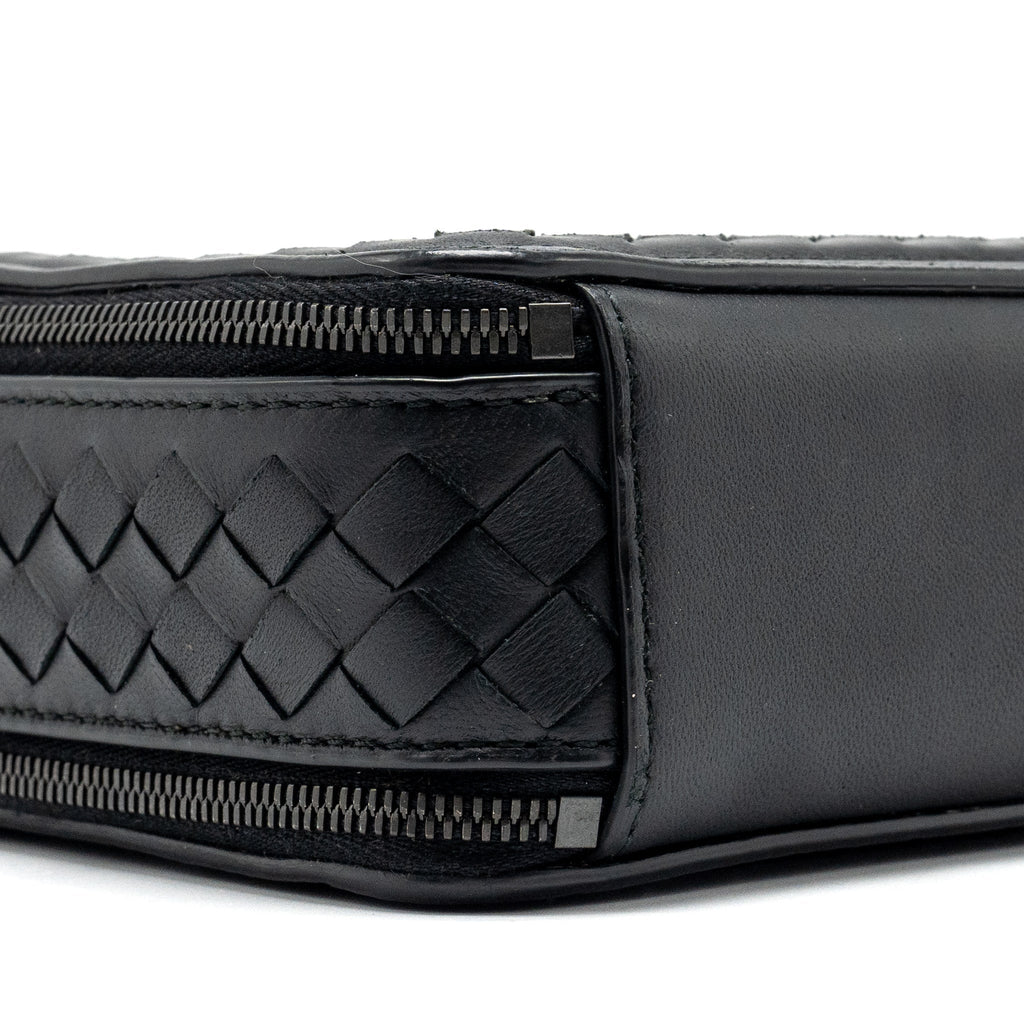 BOTTEGA VENETA SMALL ZIP CLUTCH WITH CHAIN LAMBSKIN BLACK RUTHENIUM HARDWARE