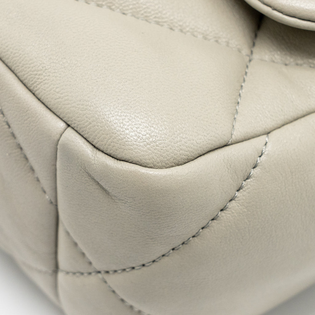 CHANEL SMALL 19 BAG LAMBSKIN LIGHT GREY MULTICOLOURED HARDWARE (MICROCHIP)